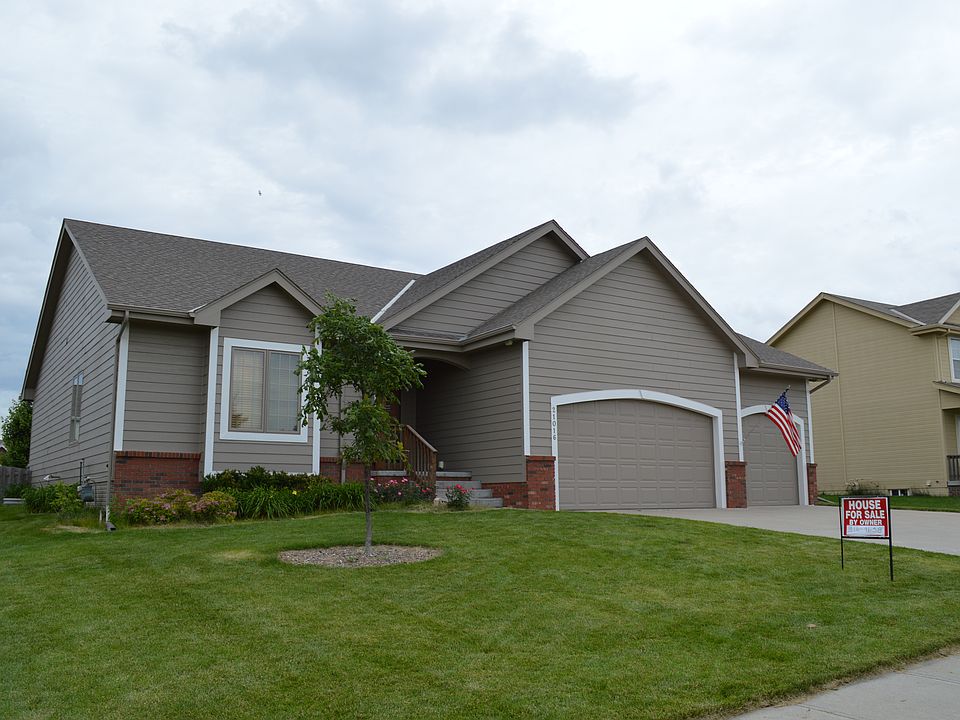 1st image of 21016 Hampton Dr