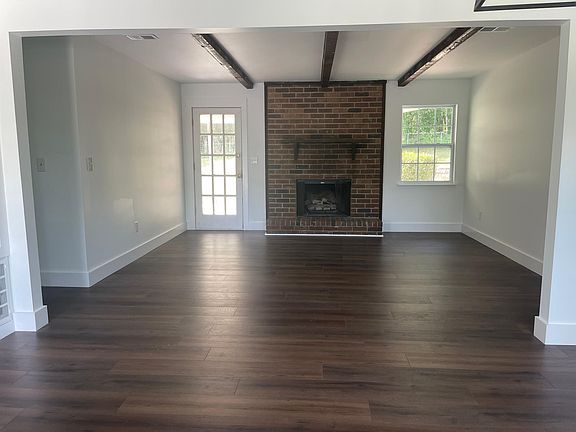 2nd image of 3043 Silverwood Dr