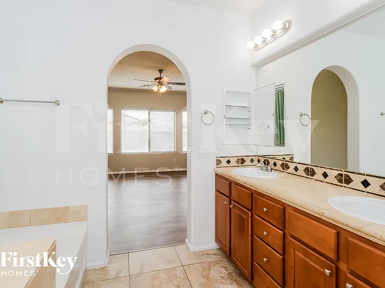 10769 E Marigold Ct — Photo 11