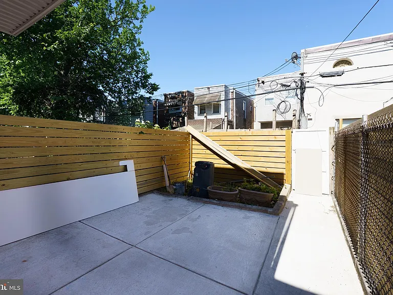 1926 S Lambert St — Photo 33