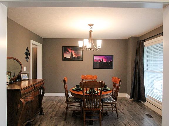 3rd image of 7522 Lauren Ct