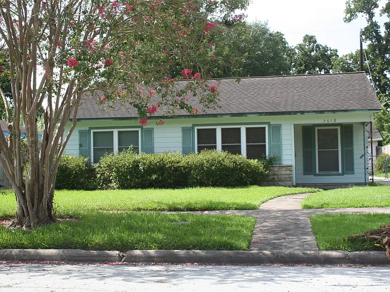 7518 El Rancho St — Photo 1