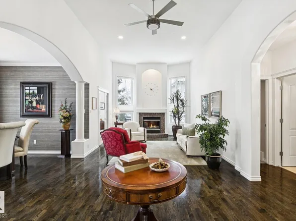 22 Prestige Point E, Edmonton, AB T6M 2T3