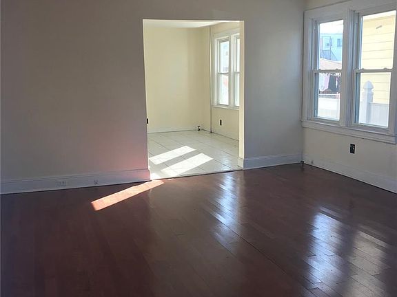 3rd image of 2512 Humphrey St