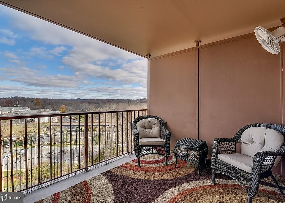 1st image of 10101 Grosvenor Pl APT 1013