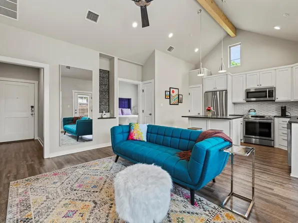 807 E Highway St #302, Fredericksburg, TX 78624