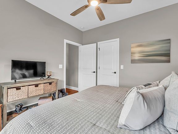 5th image of 1487 Hereford Blvd