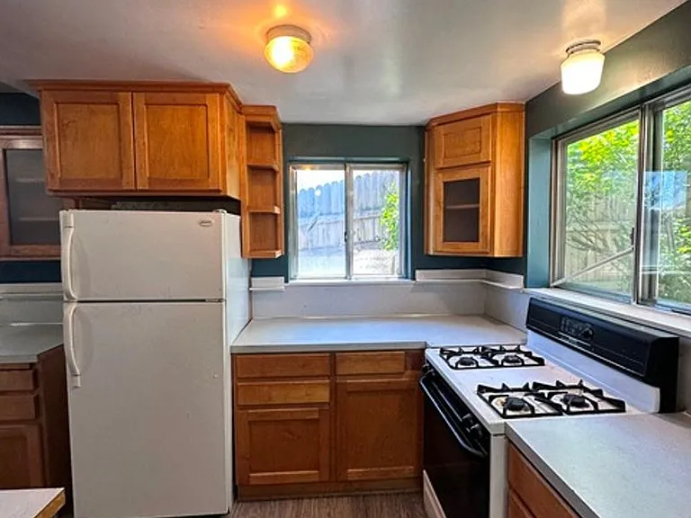 329 S Rogers St — Photo 8