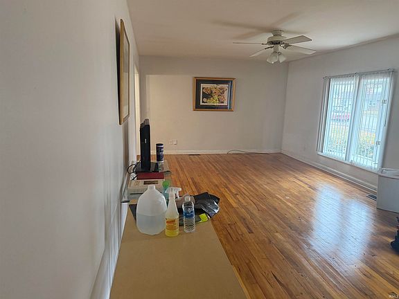 2nd image of 421 S Dexter Ave
