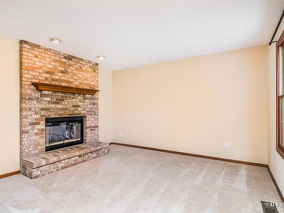 4th image of 1200 Country Dr