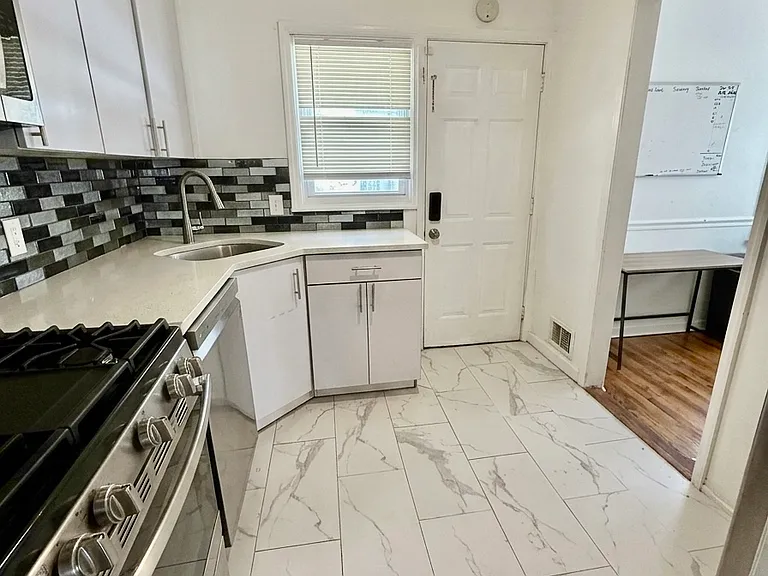 183 Manor Pkwy — Photo 4