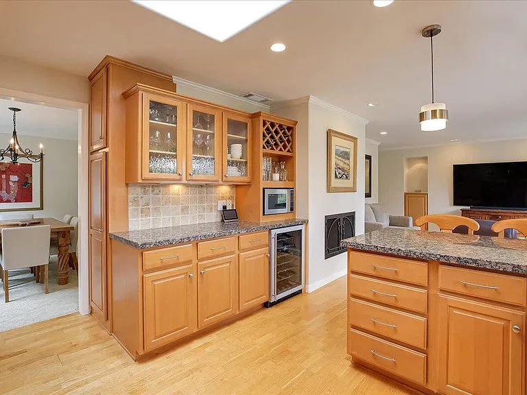 2415 Calle Galicia — Photo 7