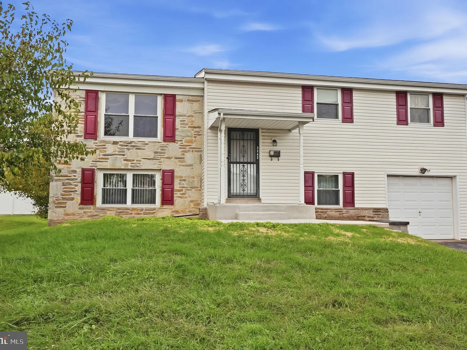 4 bed, 2.5 bath, 1377 sqft, $3,200 — Photo 1