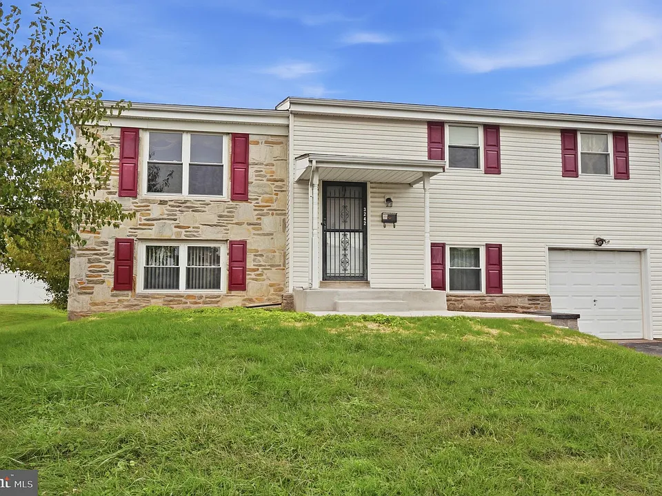 3242 Parkview Dr