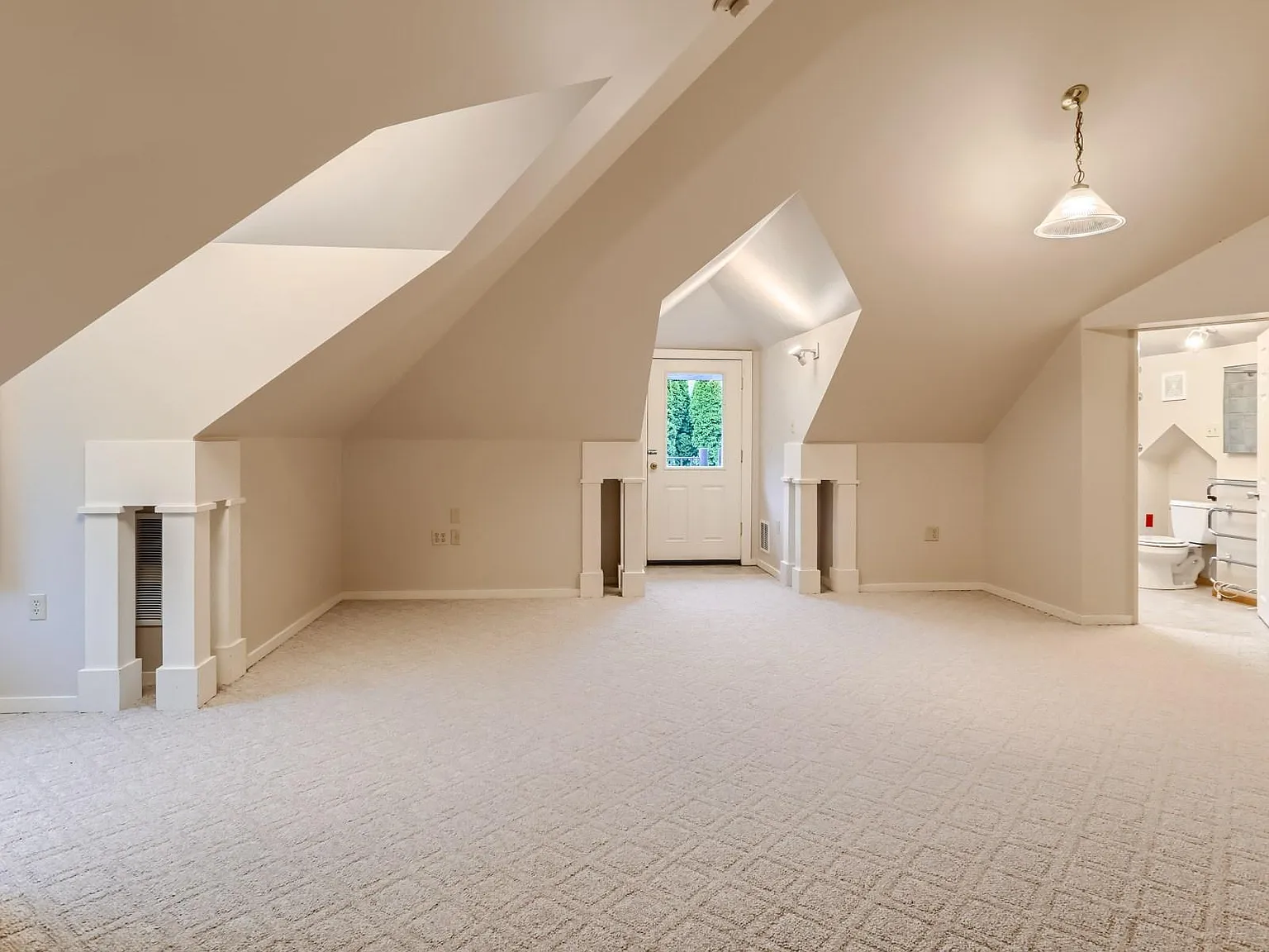 2 bed, 1210 sqft, $2,400 — Photo 4