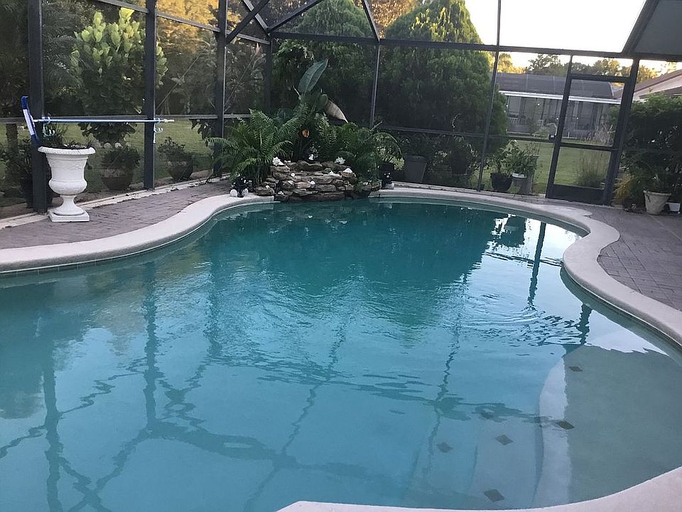 Pool with natural stone wate
