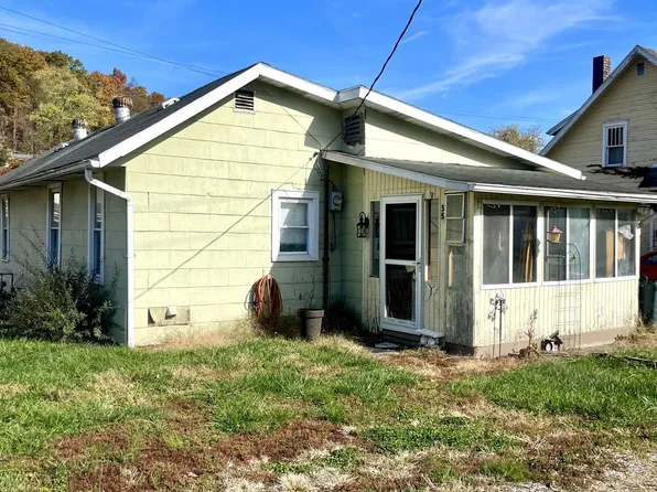 35 Main St, Glouster, OH 45732