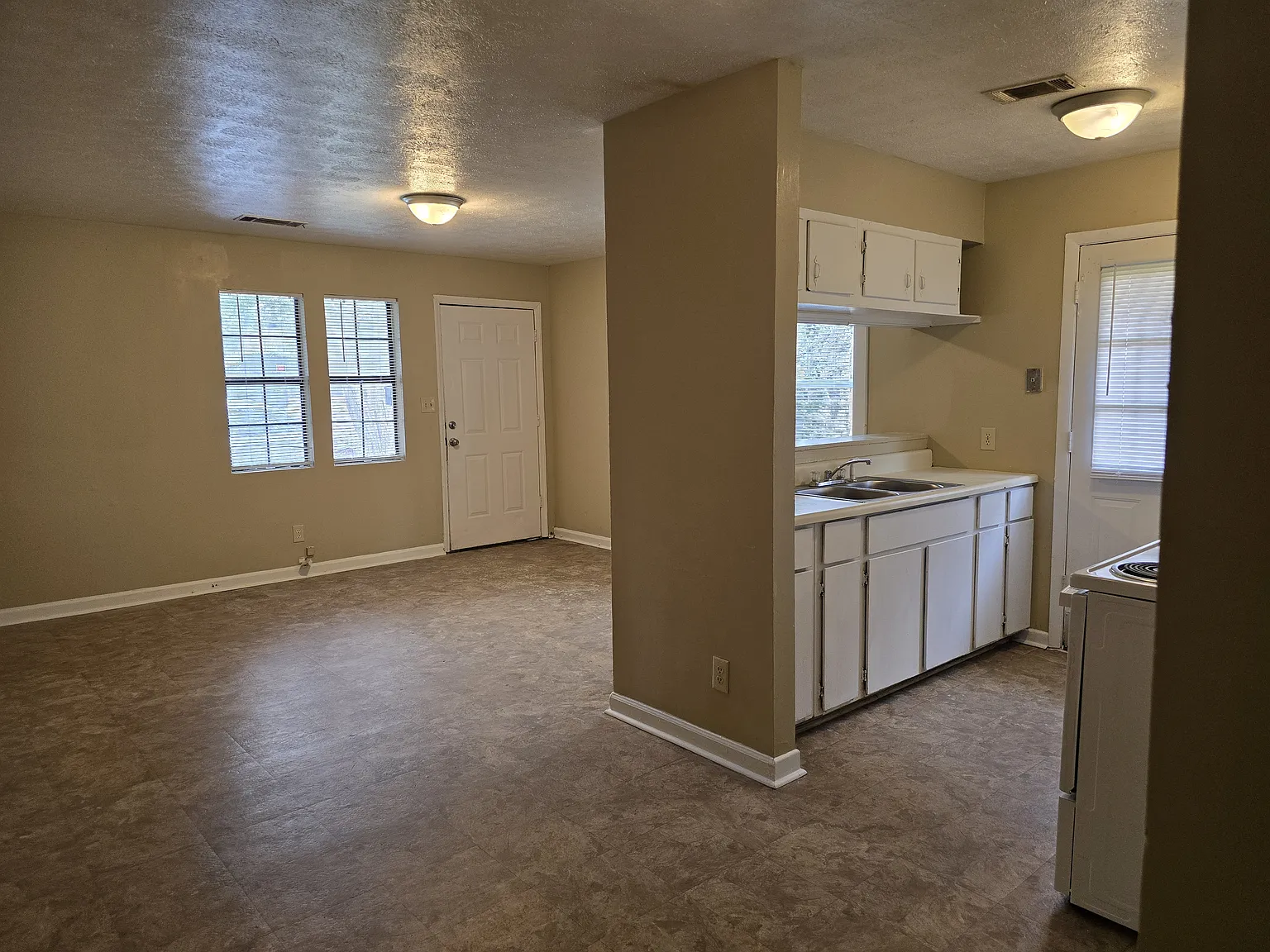 2 bed, 800 sqft, $890 — Photo 3