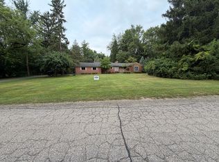 3520 Rayburn Rd, Bloomfield Hills, MI 48304