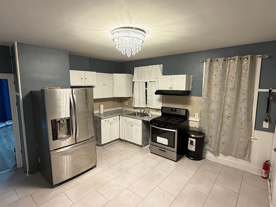 1st image of 206 Regent Ave APT 1