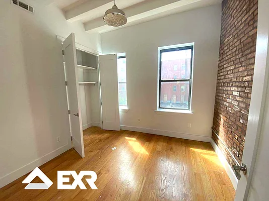 Rented by EXR | media 48