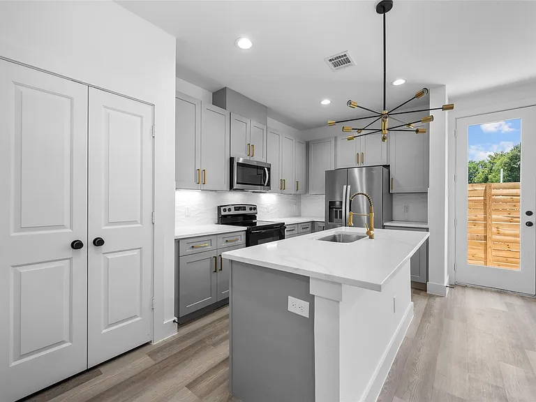 4612 Crown Grove Ln — Photo 12