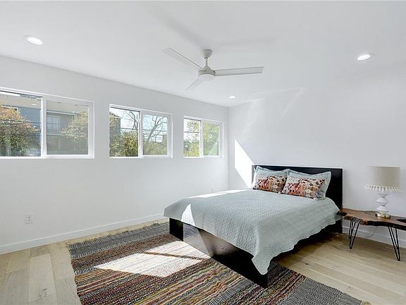 3rd image of 3000 Duval St #C1