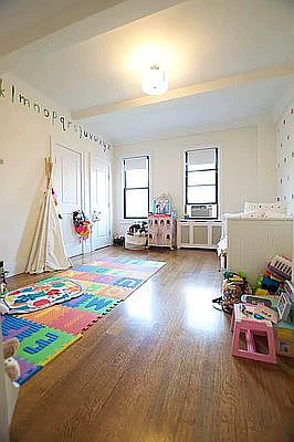 3rd image of 106 W 69th St #B6