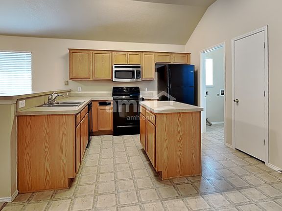 3rd image of 721 Nancy Dr