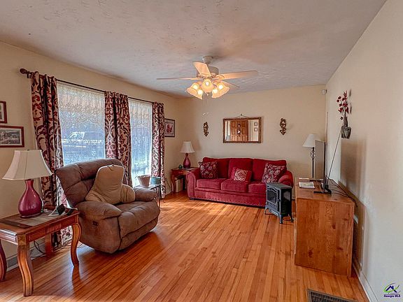 2nd image of 104 Ridgedale Dr