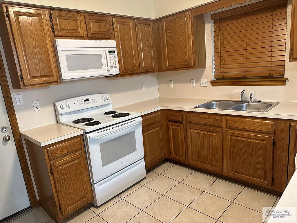 2 bed, 2.0 bath, 1254 sqft, $1,350 — Photo 4