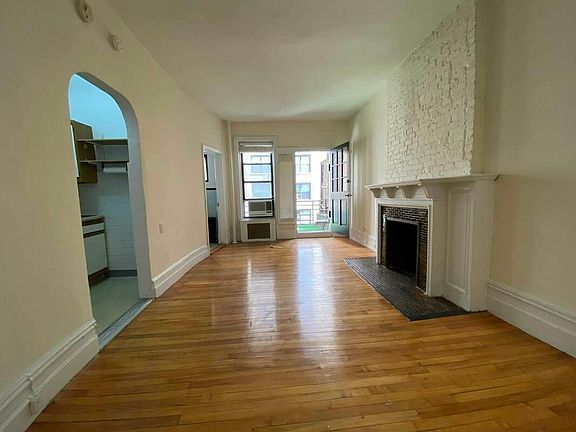 2nd image of 33 W 76th St #4B1