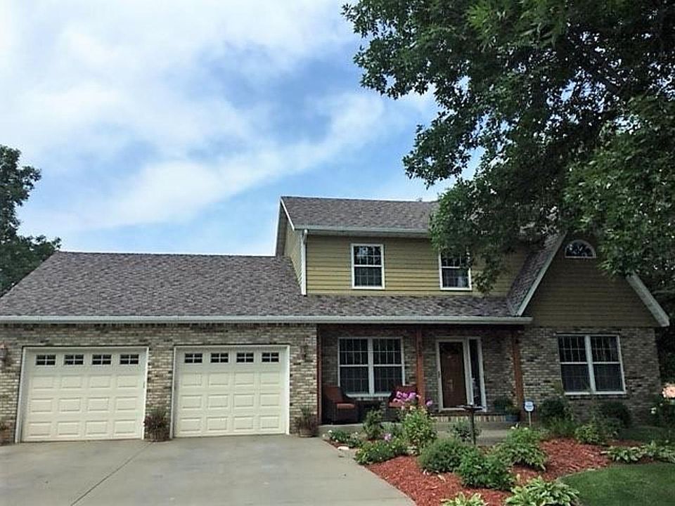 1st image of 825 Lewis Pl