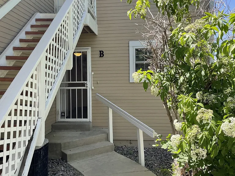 344 S Estes St #B — Photo 3