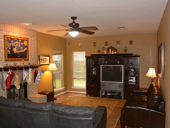 5th image of 1304 Petunia Ln