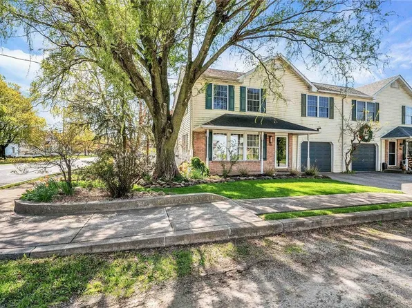 11 W Penn St, Lyon Station, PA 19536