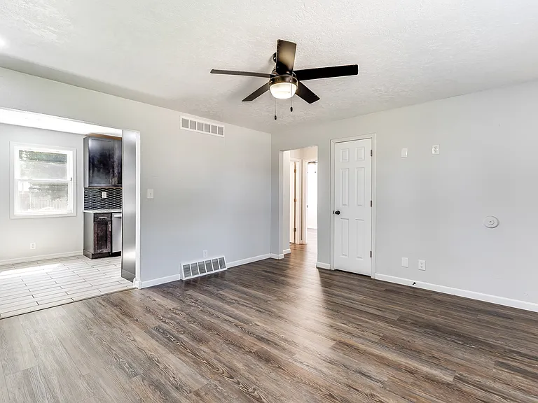 1712 N Belmont Ave — Photo 39