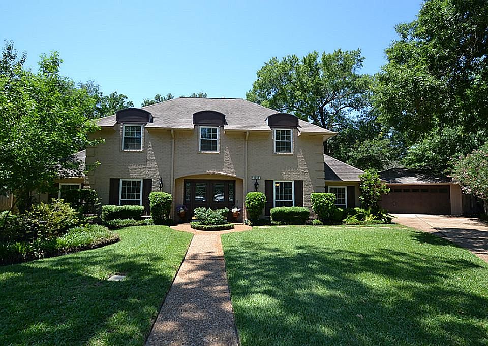 Front view of this outstanding home located at 12531 Blackstone.