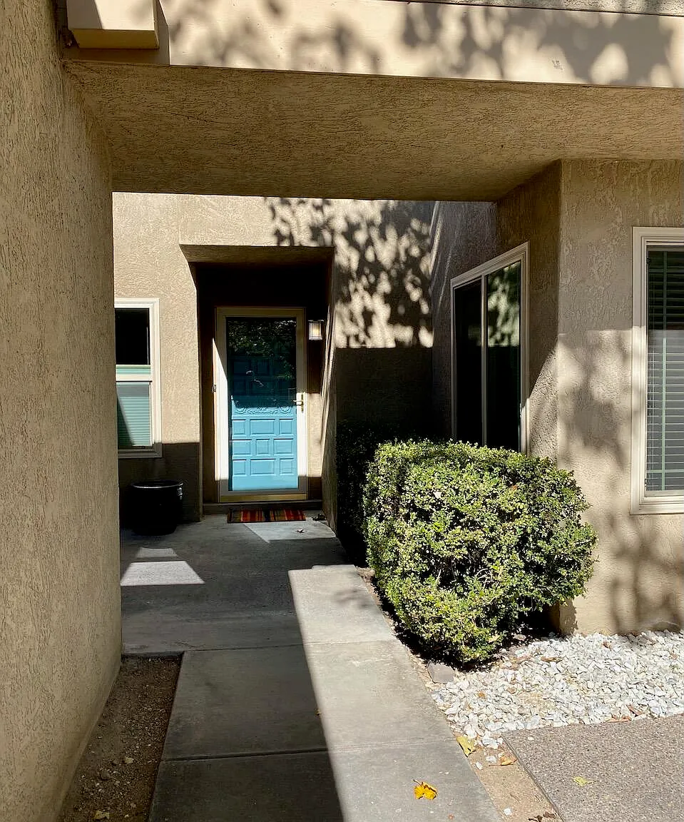 3 bed, 2.0 bath, 1980 sqft, $2,350 — Photo 2