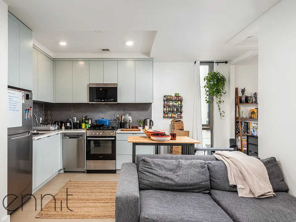 33 Little Nassau St #812
