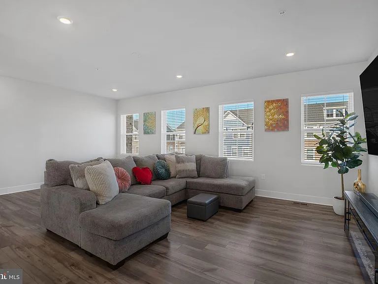 4165 Brodie Pl — Photo 7