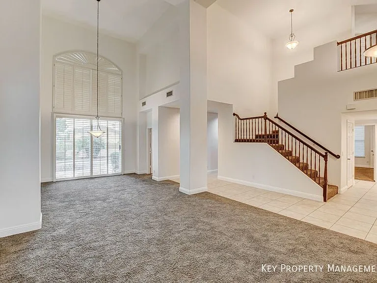 136 Ultra Dr — Photo 3