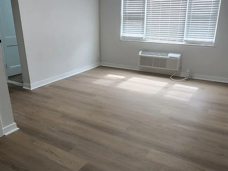 Westwood Court Apts — Photo 3