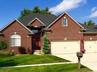 18707 Michigan Pine Dr, Macomb, MI 48042