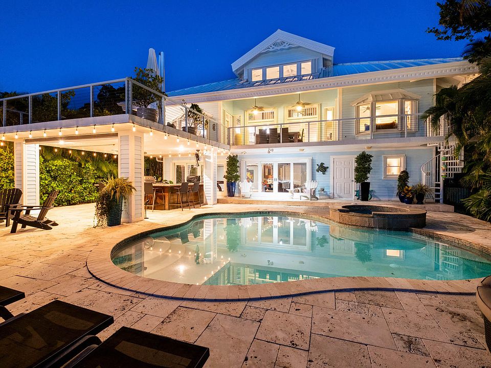 1st image of 376 S Coconut Palm Blvd