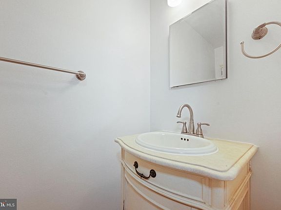 5th image of 1669 Columbia Rd NW #2