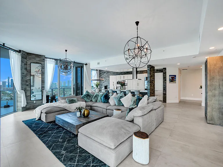 17301 Biscayne Blvd — Photo 13