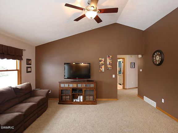 4th image of 3777 Black Creek Dr