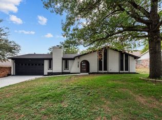 617 NW Chisholm Rd, Burleson, TX 76028