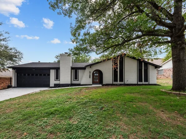 617 NW Chisholm Rd, Burleson, TX 76028